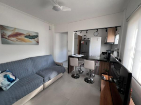 Canto forte- 112- Suíte c/varanda - até 5 hóspedes com garagem - WI FI e 200 metros da Praia